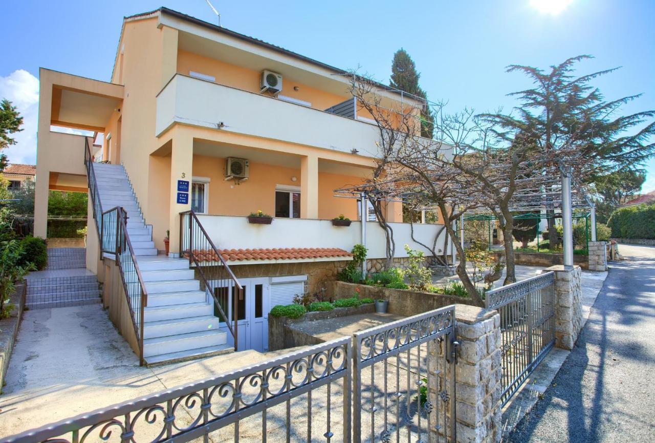 Apartments Petra Krk Town Exterior foto