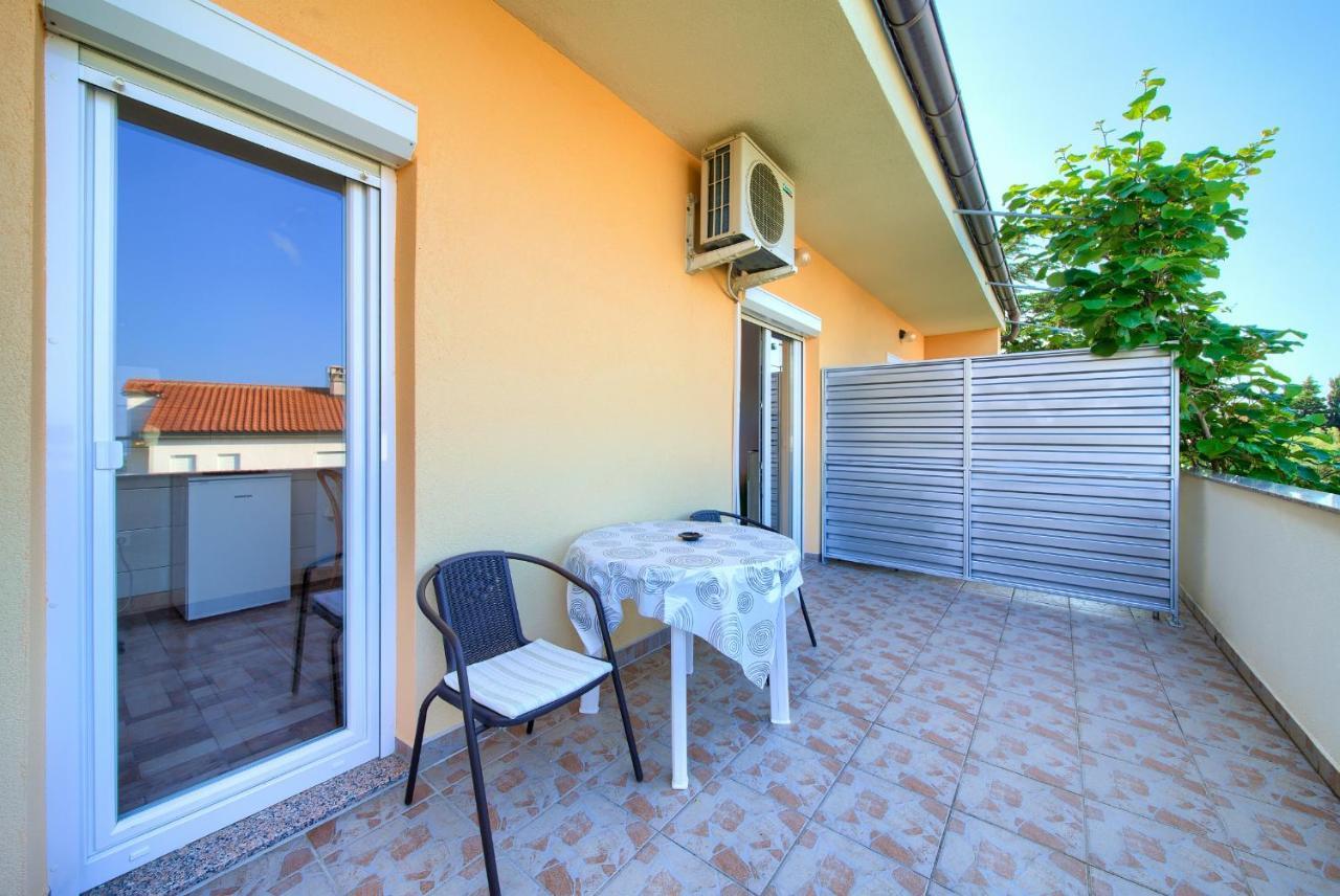 Apartments Petra Krk Town Exterior foto
